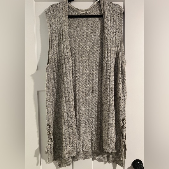 Cato drape/loose sweater vest with side cross ties 22/24 - Picture 1 of 4